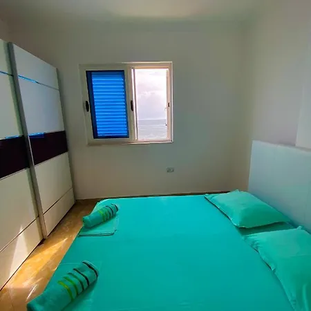 Star Apartment *